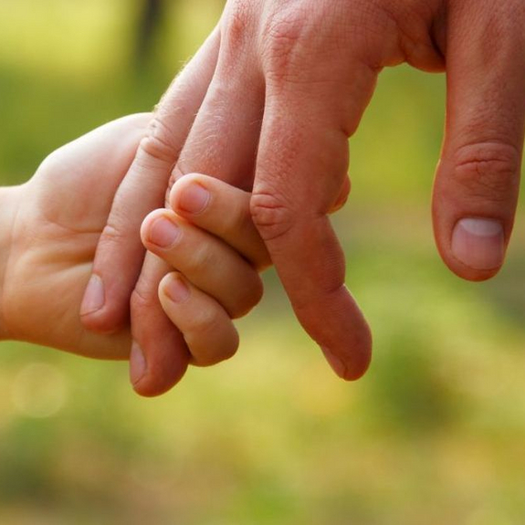 Haende_Kind_Mann_klein